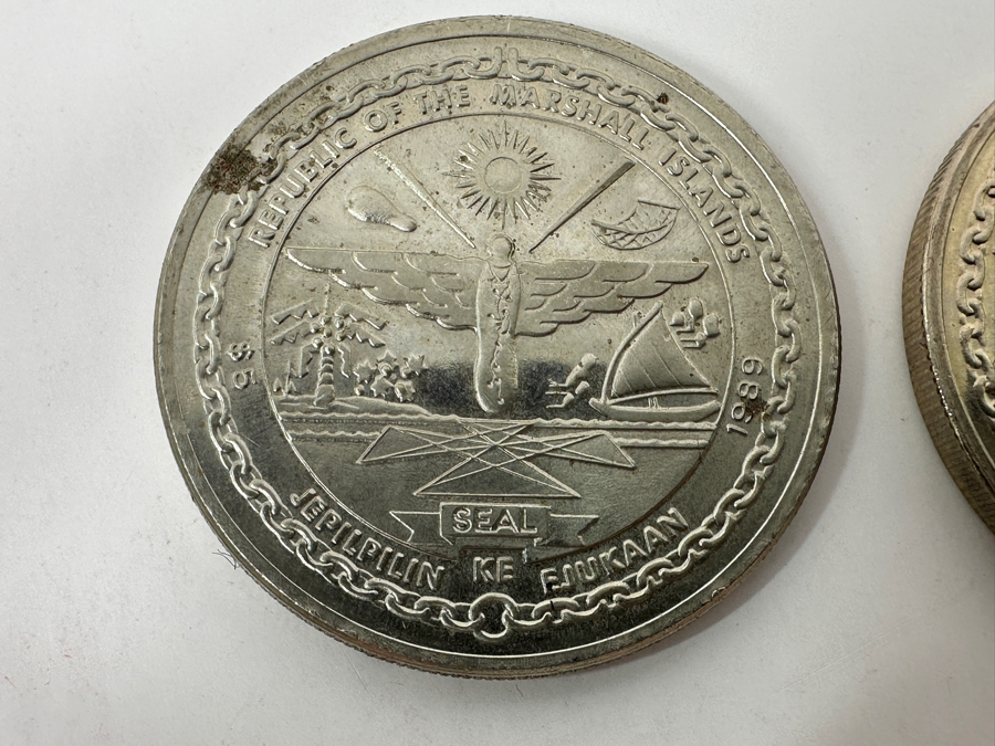 Just Added - Pair Of Five Dollar Coins From The Republic Of The Marshall Islands: 1989 First Men Of The Moon & 1991 To The Heroes Of Desert Storm [Photo 5]