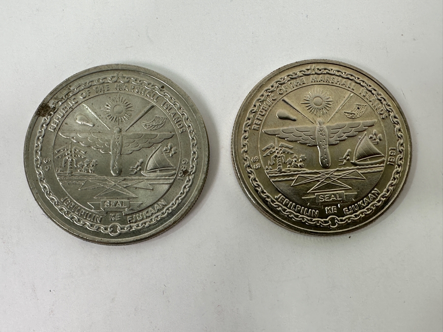Just Added - Pair Of Five Dollar Coins From The Republic Of The Marshall Islands: 1989 First Men Of The Moon & 1991 To The Heroes Of Desert Storm [Photo 4]