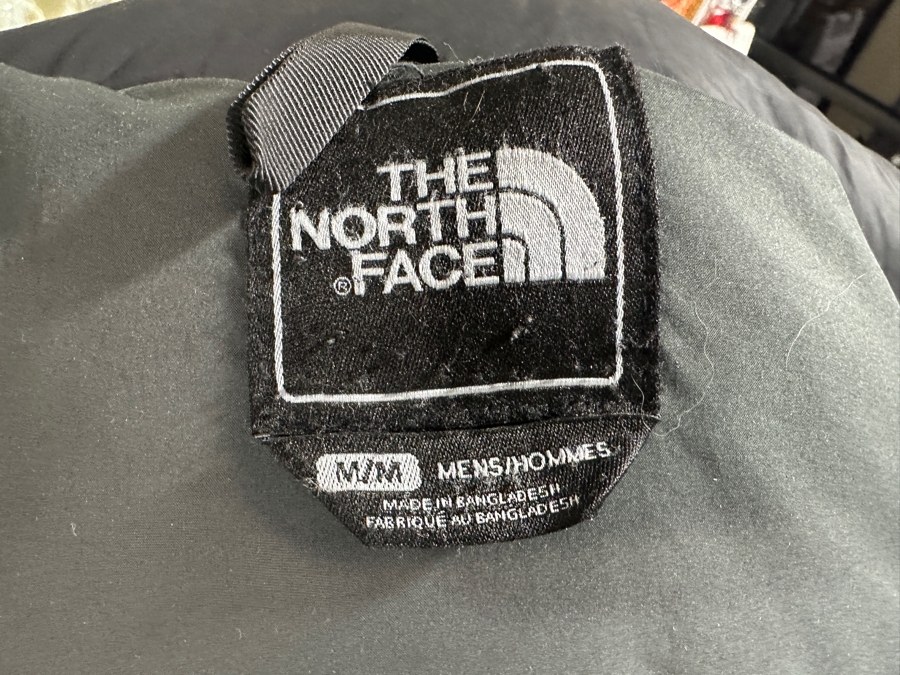 Just Added - Men's North Face Retro Nuptse Jacket Size M [Photo 3]