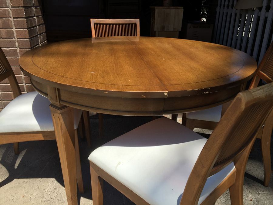 Vintage Bernhardt Furniture Co. Round Dining Table with 4 Chairs and 3 Leaves - Lenoir, NC [Photo 6]