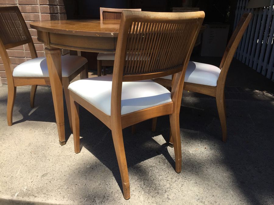 Vintage Bernhardt Furniture Co. Round Dining Table with 4 Chairs and 3 Leaves - Lenoir, NC [Photo 4]