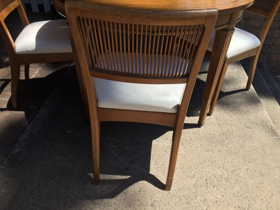 Vintage Bernhardt Furniture Co. Round Dining Table with 4 Chairs and 3 Leaves - Lenoir, NC [Photo 11]