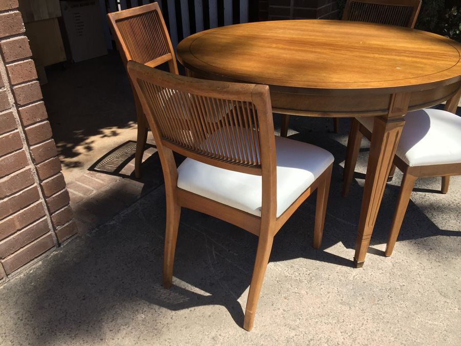 Vintage Bernhardt Furniture Co. Round Dining Table with 4 Chairs and 3 Leaves - Lenoir, NC [Photo 7]
