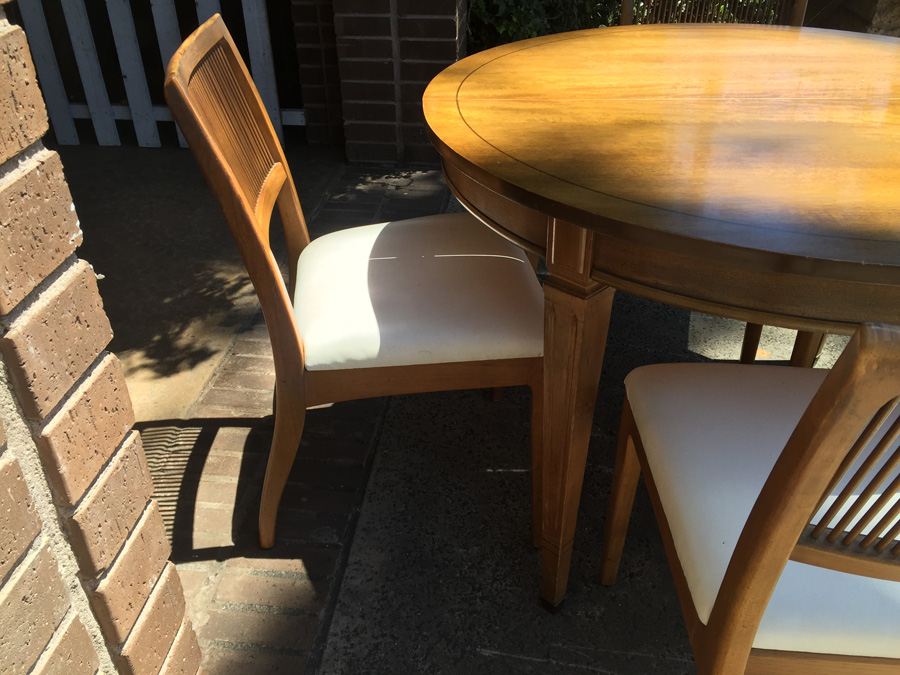 Vintage Bernhardt Furniture Co. Round Dining Table with 4 Chairs and 3