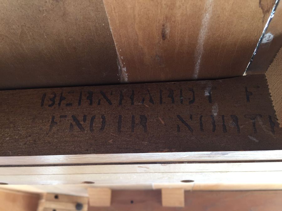 Vintage Bernhardt Furniture Co. Round Dining Table with 4 Chairs and 3 Leaves - Lenoir, NC [Photo 17]