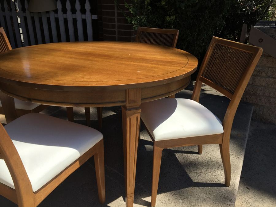 Vintage Bernhardt Furniture Co. Round Dining Table with 4 Chairs and 3 Leaves - Lenoir, NC [Photo 10]