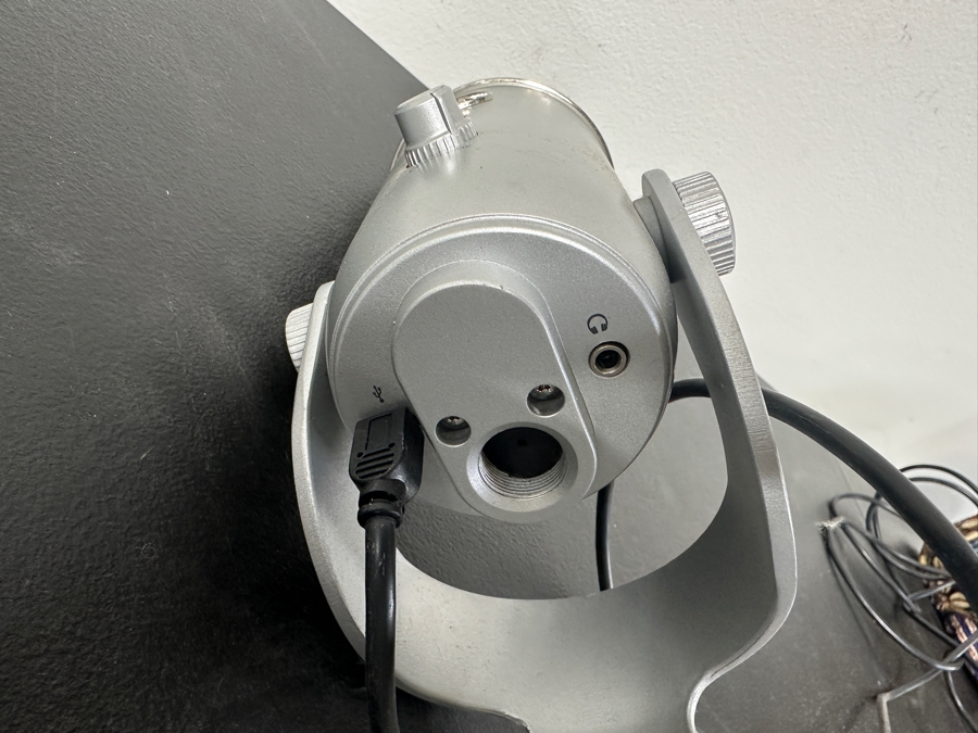 Just Added - Blue Yeti USD Microphone in Platinum [Photo 5]