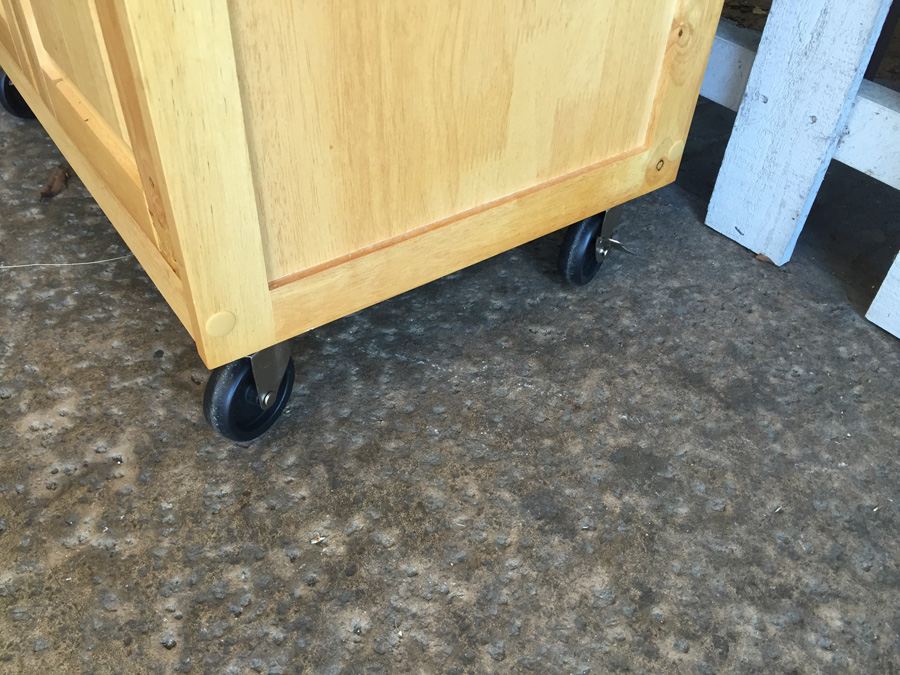 Wooden Kitchen Island on Casters [Photo 5]