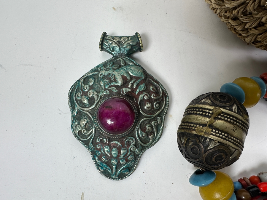 Just Added - Collection Of Various Jewelry And Woven Basket 19'L [Photo 5]