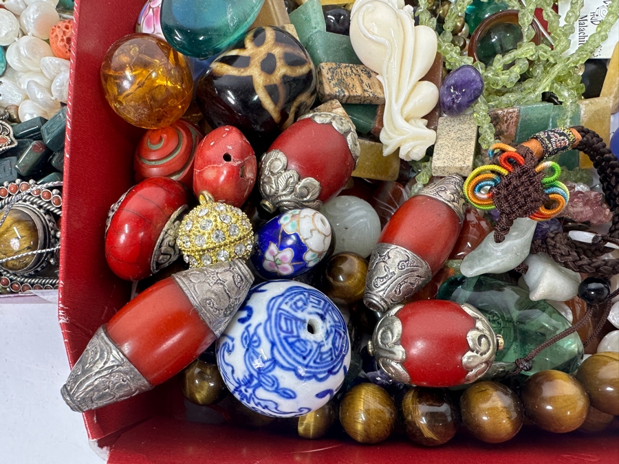 Just Added - Collection Of Various Beads And Jewelry - See Photos [Photo 7]