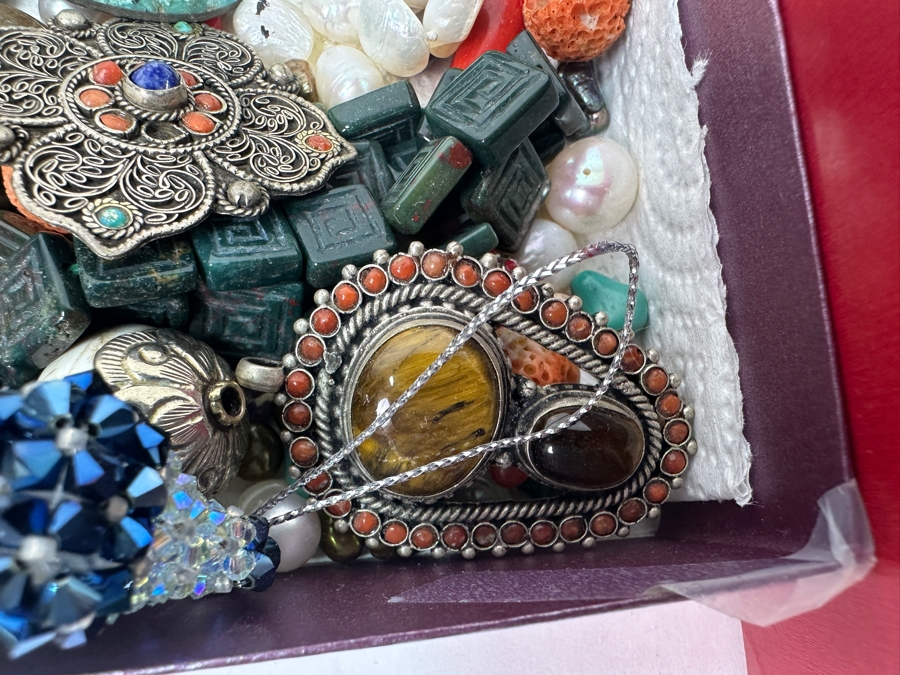 Just Added - Collection Of Various Beads And Jewelry - See Photos [Photo 15]
