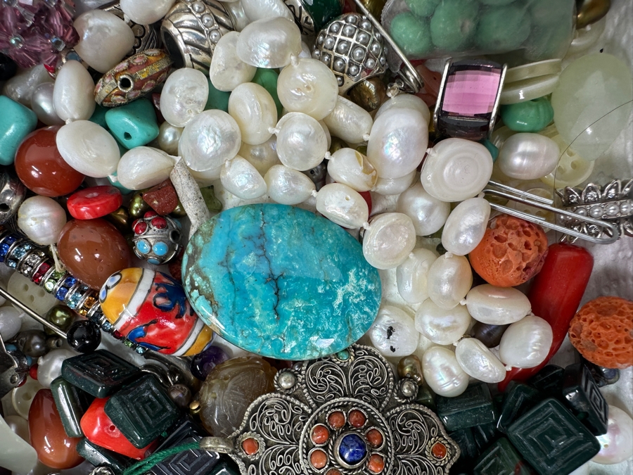 Just Added - Collection Of Various Beads And Jewelry - See Photos [Photo 10]