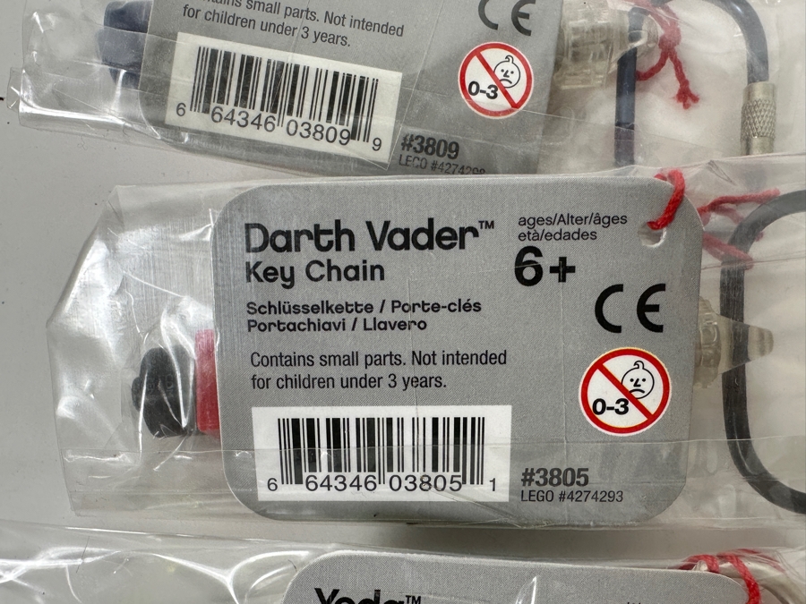 (12) New Factory Sealed Star Wars LEGO Themed Keychains Featuring Yoda, Darth Vader & Chewbacca [Photo 9]