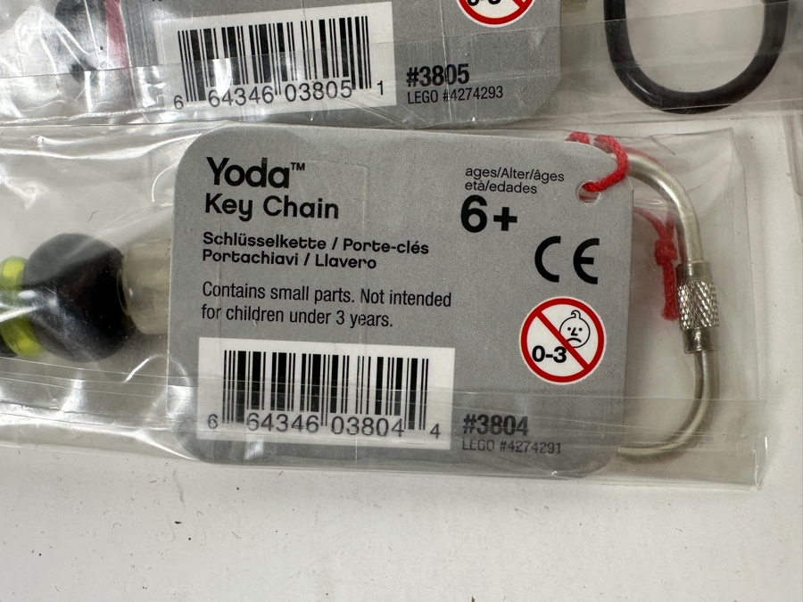 (12) New Factory Sealed Star Wars LEGO Themed Keychains Featuring Yoda, Darth Vader & Chewbacca [Photo 8]