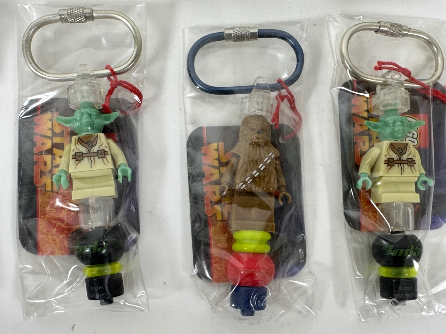 (12) New Factory Sealed Star Wars LEGO Themed Keychains Featuring Yoda, Darth Vader & Chewbacca [Photo 5]