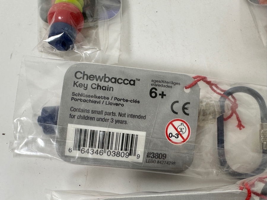 (12) New Factory Sealed Star Wars LEGO Themed Keychains Featuring Yoda, Darth Vader & Chewbacca [Photo 10]