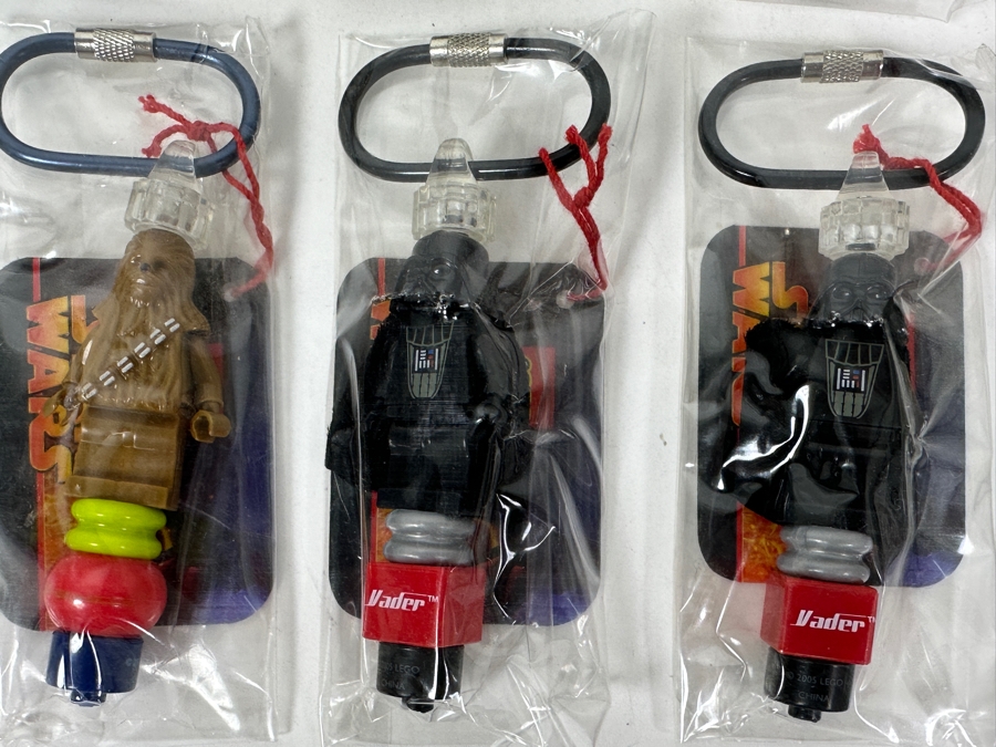 (12) New Factory Sealed Star Wars LEGO Themed Keychains Featuring Yoda, Darth Vader & Chewbacca [Photo 6]