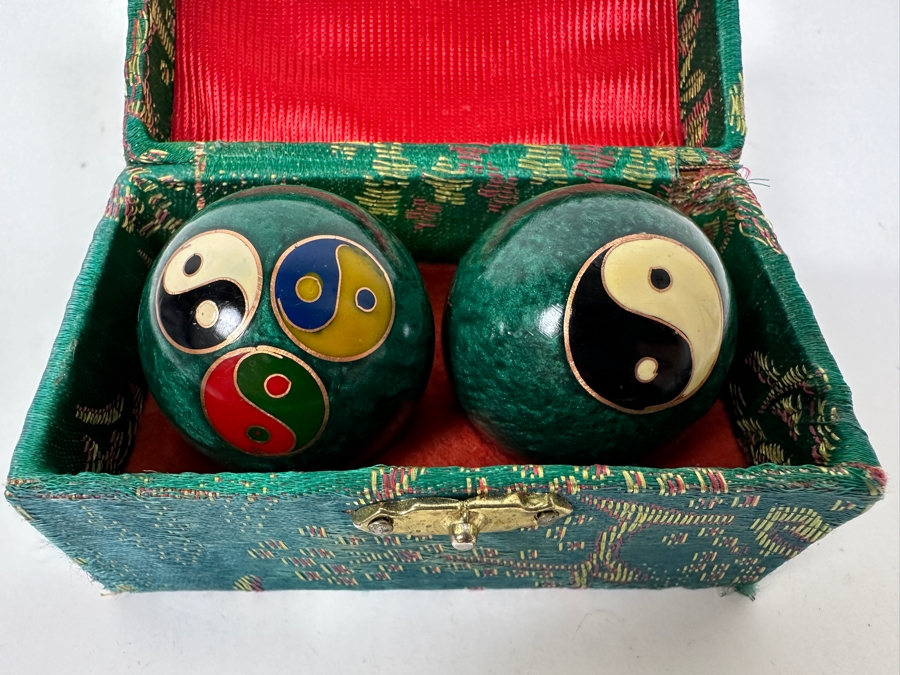 Asian Ying/Yang Jade Balls in Presentation Case [Photo 2]