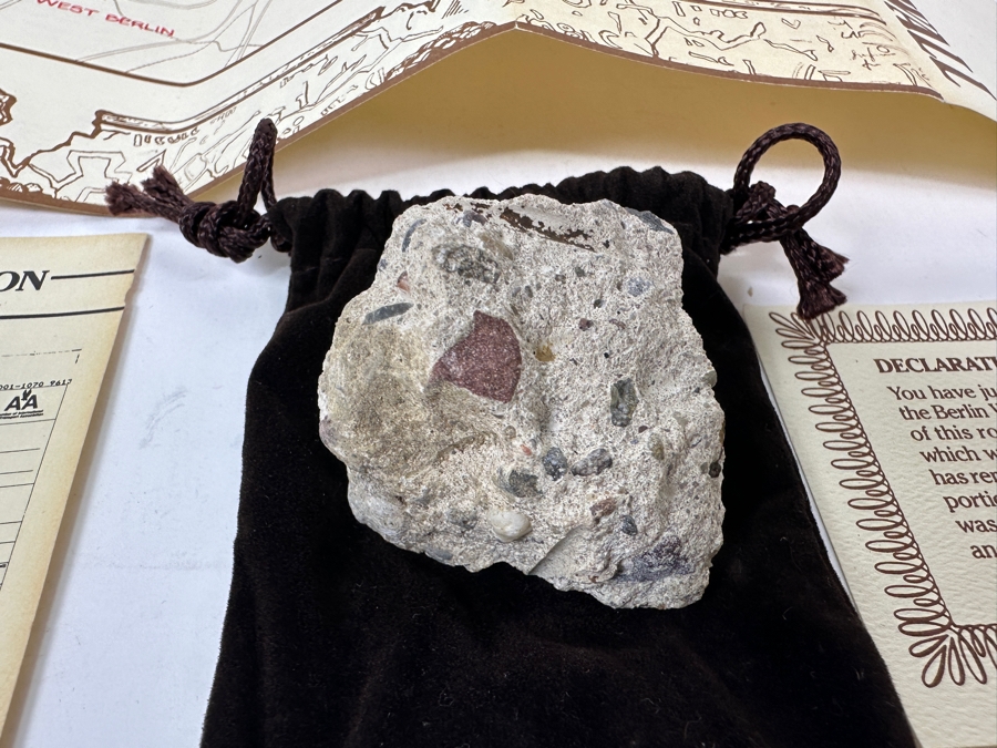 Piece of the Berlin Wall in Original Packaging with COA [Photo 2]