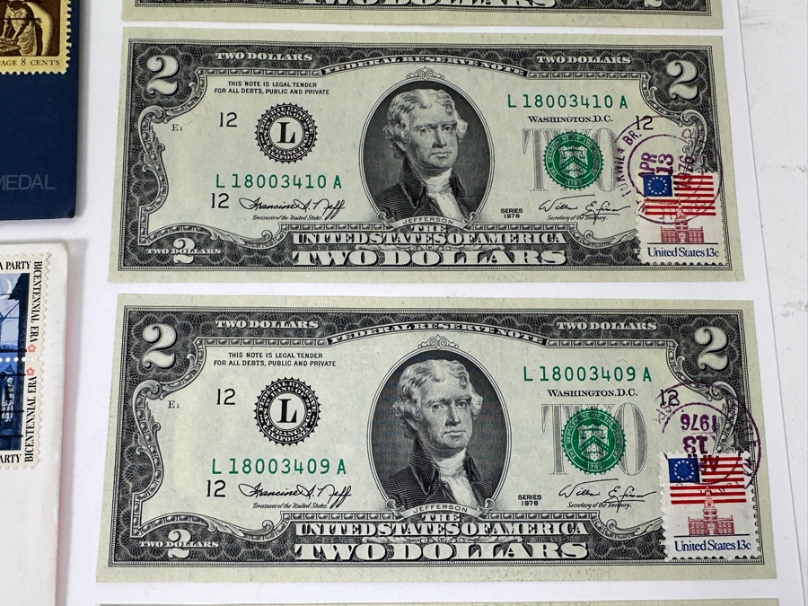 Vintage Bicentennial Collectibles Lot Featuring (5) $2 Dollar Bills, Bicentennial First Day Covers, Bicentennial Proof Coin Sets & Bicentennial Commemorative Medals Marking The 200th Anniversary Of The American Revolution - See Photos [Photo 3]
