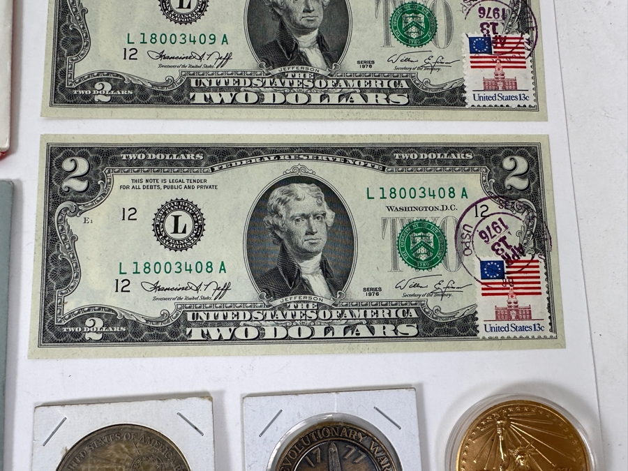 Vintage Bicentennial Collectibles Lot Featuring (5) $2 Dollar Bills, Bicentennial First Day Covers, Bicentennial Proof Coin Sets & Bicentennial Commemorative Medals Marking The 200th Anniversary Of The American Revolution - See Photos [Photo 4]