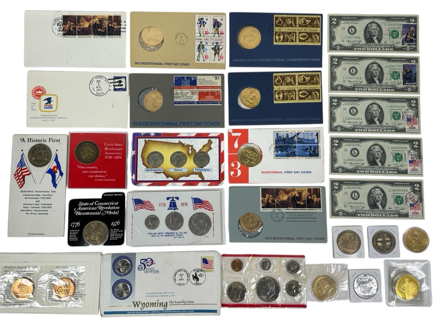 Vintage Bicentennial Collectibles Lot Featuring (5) $2 Dollar Bills, Bicentennial First Day Covers, Bicentennial Proof Coin Sets & Bicentennial Commemorative Medals Marking The 200th Anniversary Of The American Revolution - See Photos