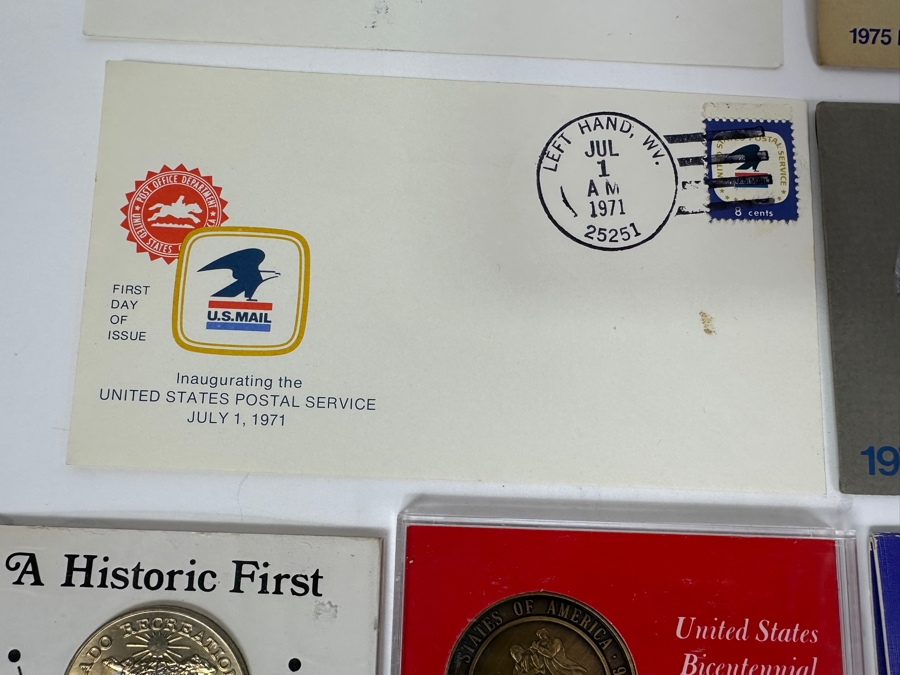 Vintage Bicentennial Collectibles Lot Featuring (5) $2 Dollar Bills, Bicentennial First Day Covers, Bicentennial Proof Coin Sets & Bicentennial Commemorative Medals Marking The 200th Anniversary Of The American Revolution - See Photos [Photo 20]