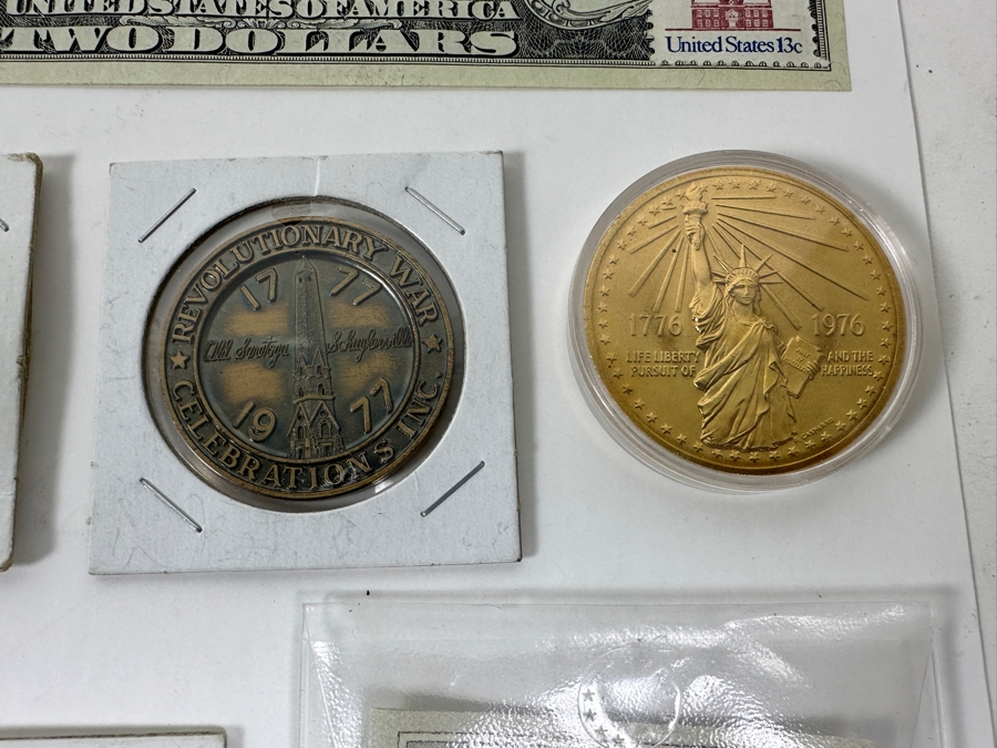 Vintage Bicentennial Collectibles Lot Featuring (5) $2 Dollar Bills, Bicentennial First Day Covers, Bicentennial Proof Coin Sets & Bicentennial Commemorative Medals Marking The 200th Anniversary Of The American Revolution - See Photos [Photo 5]