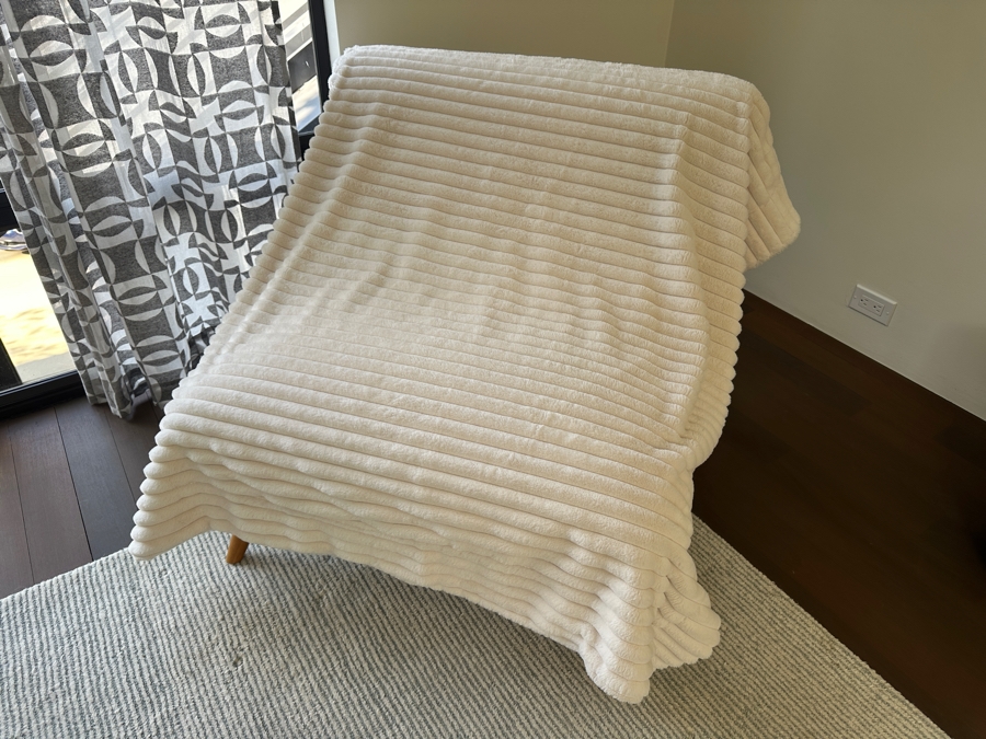 Rachel Roy Throw 48 X 60 [Photo 2]