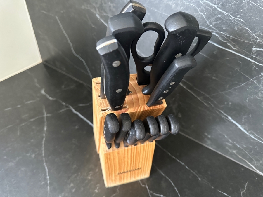 Farberware Knife Set With Wooden Storage Block [Photo 3]
