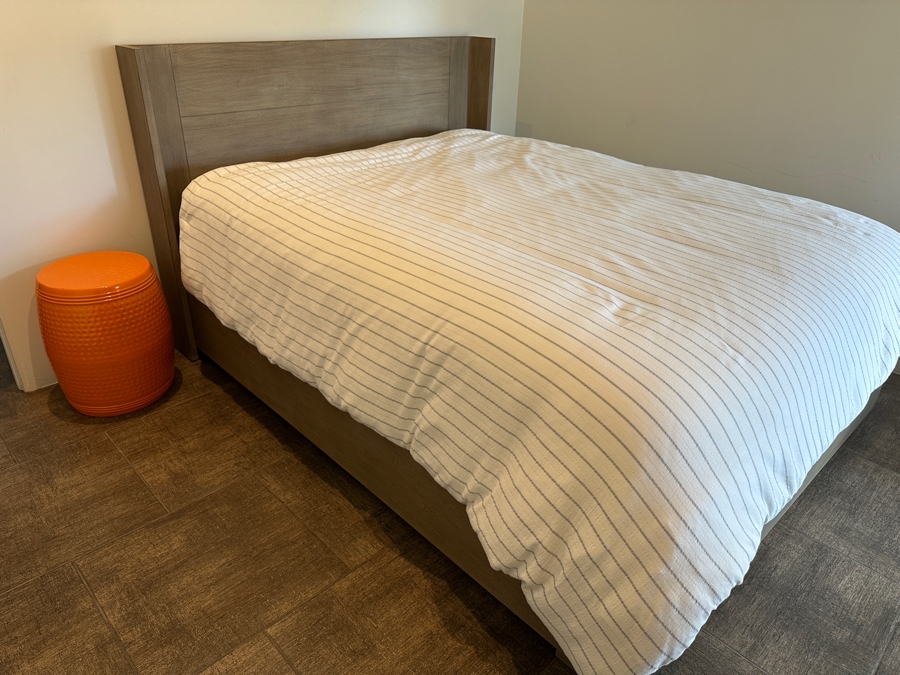 Restoration Hardware Queen Size Storage Bed 65.5W X 80L X 44H With Serta Perfect Sleeper Cozy Escape Plush Pillow Top Queen Size Mattress (Bedding Not Included) [Photo 3]