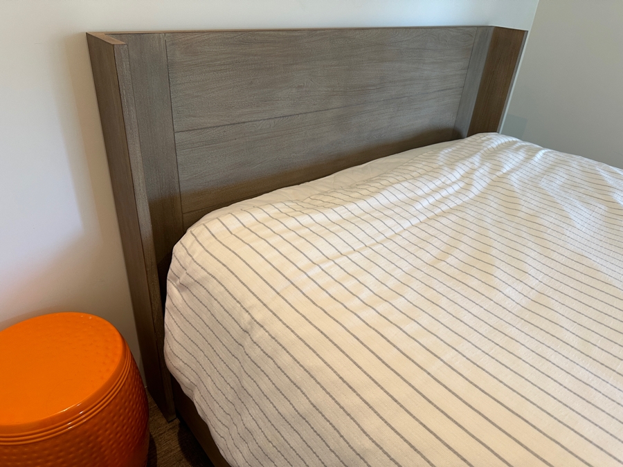 Restoration Hardware Queen Size Storage Bed 65.5W X 80L X 44H With Serta Perfect Sleeper Cozy Escape Plush Pillow Top Queen Size Mattress (Bedding Not Included) [Photo 4]