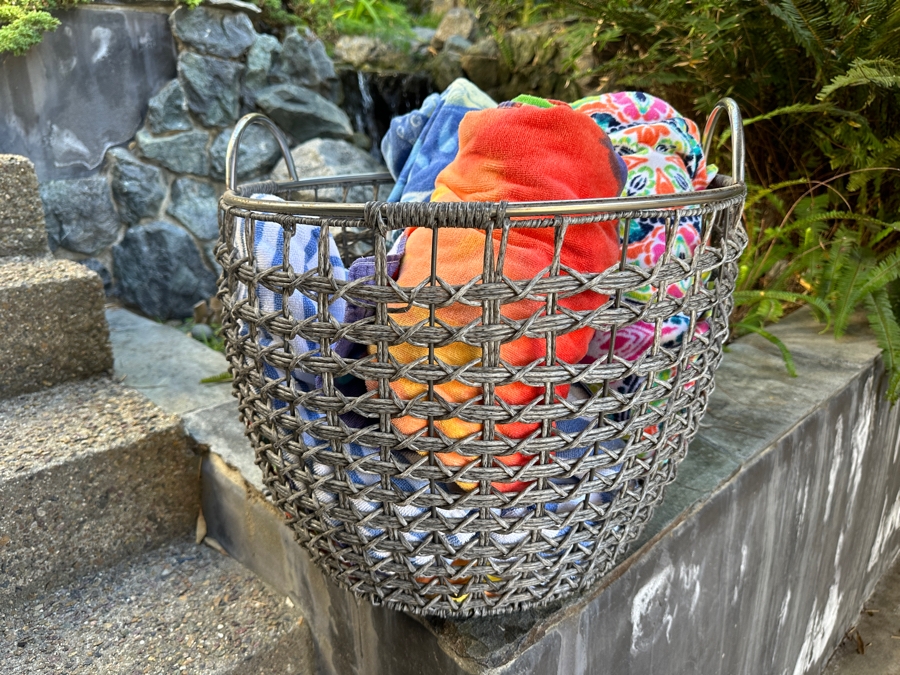 Large Woven Metal Basket With Handles And Beach Towels 19W [Photo 4]