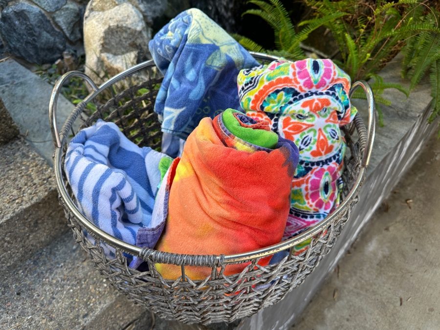 Large Woven Metal Basket With Handles And Beach Towels 19W [Photo 3]