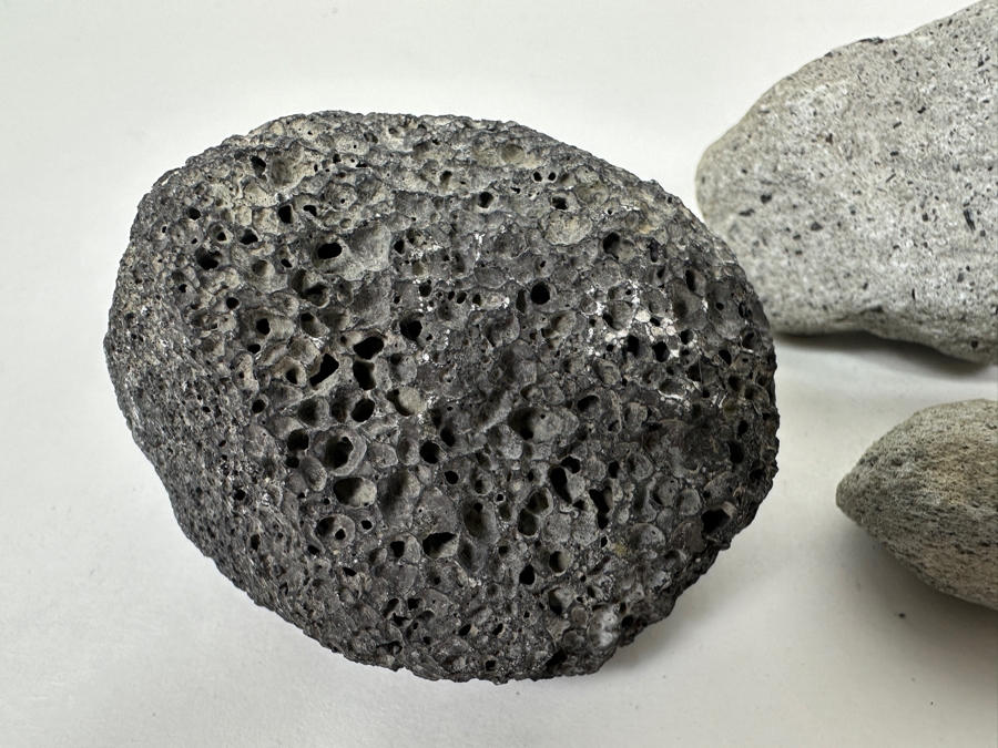 (4) Mount St. Helens Volcanic Rocks [Photo 2]