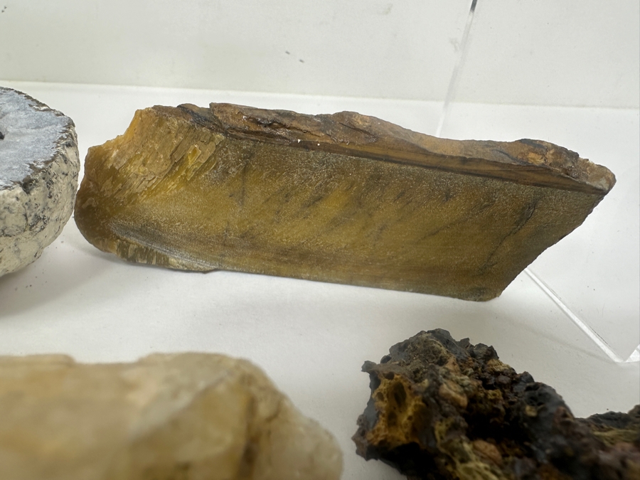 Collection Of Various Rocks And Geodes [Photo 12]