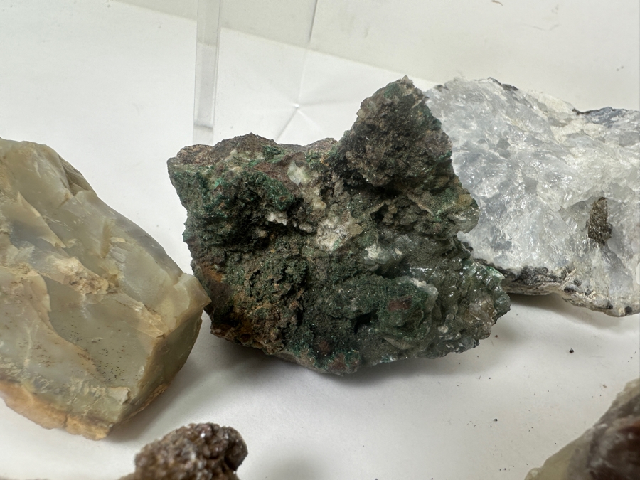 Collection Of Various Rocks And Geodes [Photo 10]