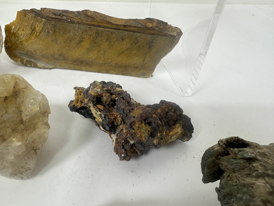 Collection Of Various Rocks And Geodes [Photo 17]