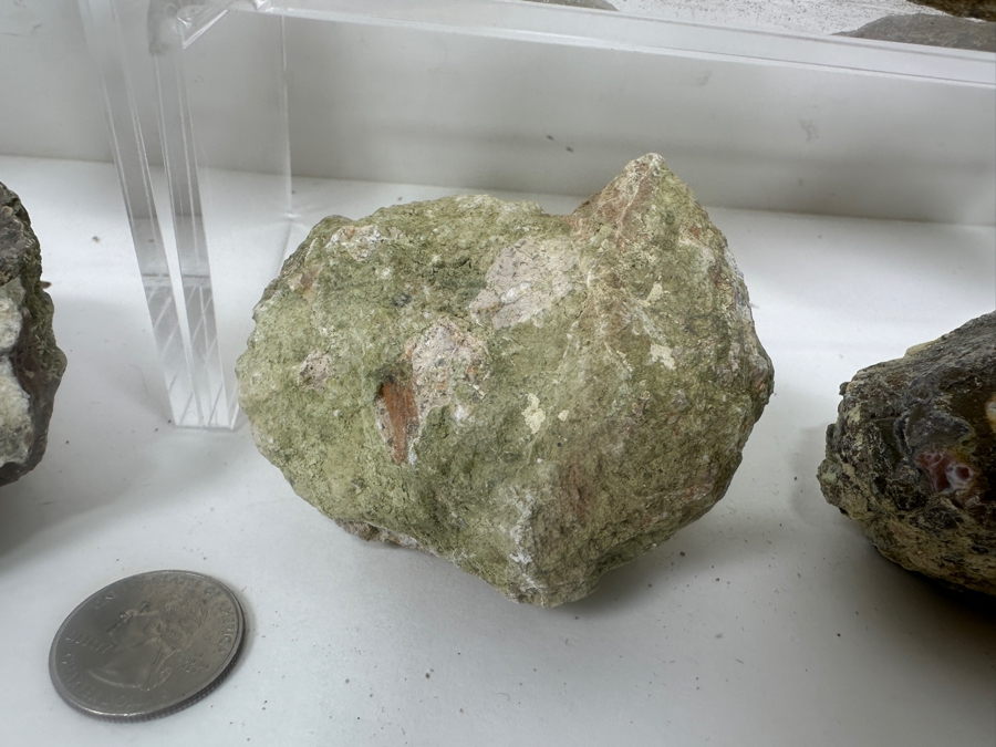 (13) Thundereggs Rock Geodes [Photo 10]