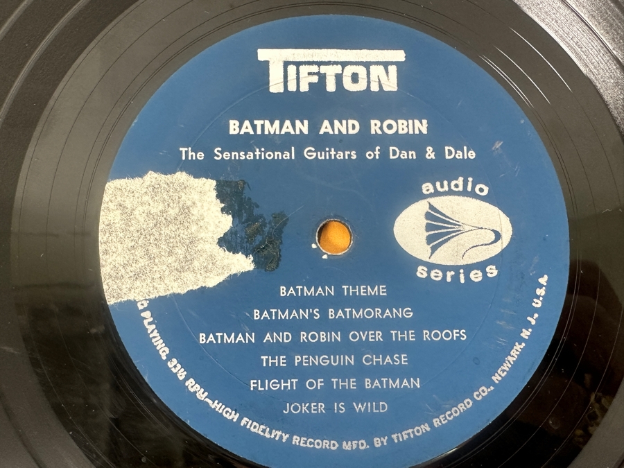 Vintage 1966 Batman And Robin Vinyl Record Featuring The Sensational Guitars of Dan & Dale [Photo 7]