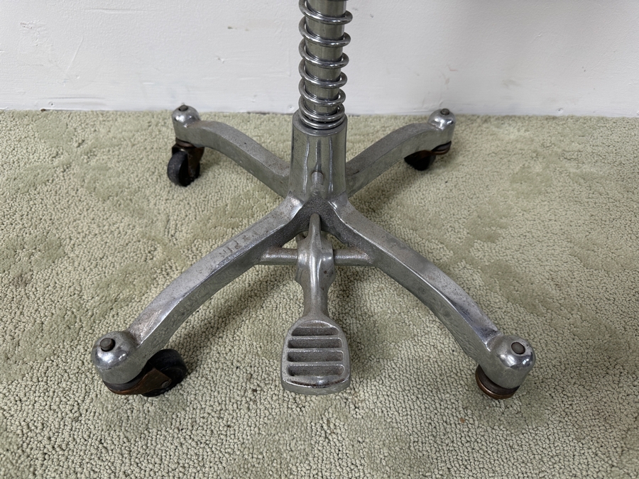 Superior Petite Model Form New York with Wheeled Base 59'H [Photo 3]