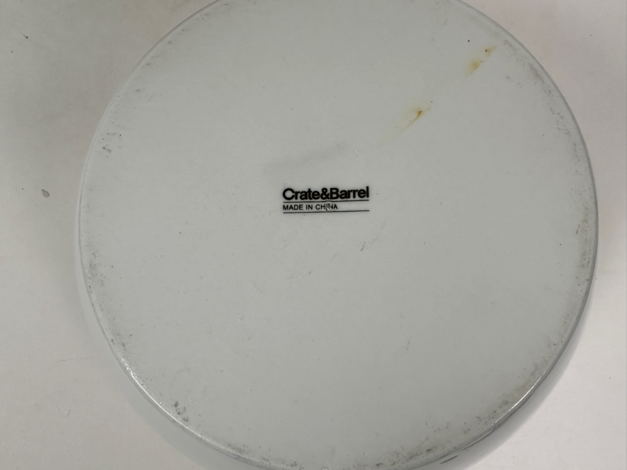 Pair of Crate and Barrel White Serving Bowls 9'W and 10'W [Photo 4]