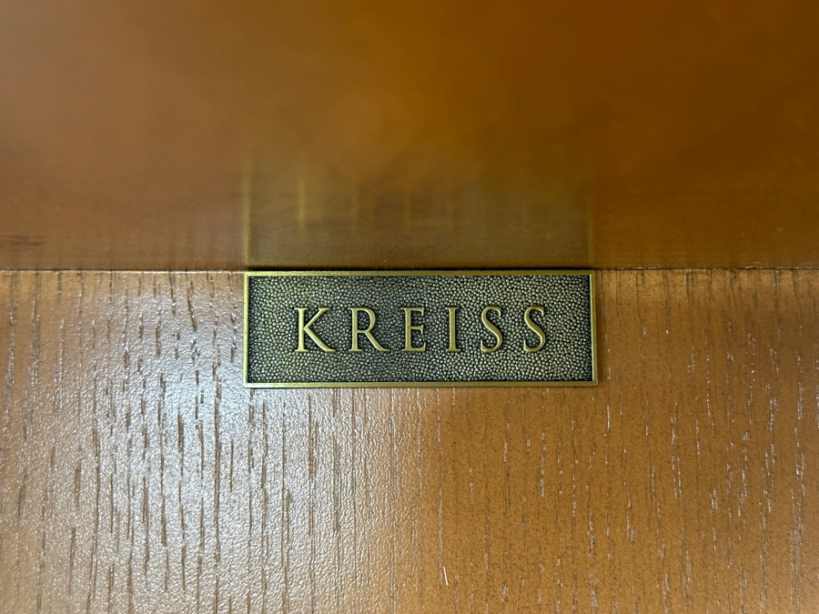 Kreiss Furniture 3-Tier Side Table 30W X 22D X 25H [Photo 5]