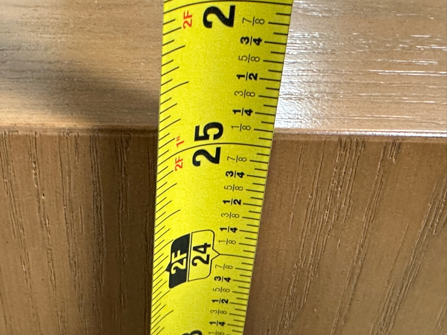 Kreiss Furniture 3-Tier Side Table 30W X 22D X 25H [Photo 8]