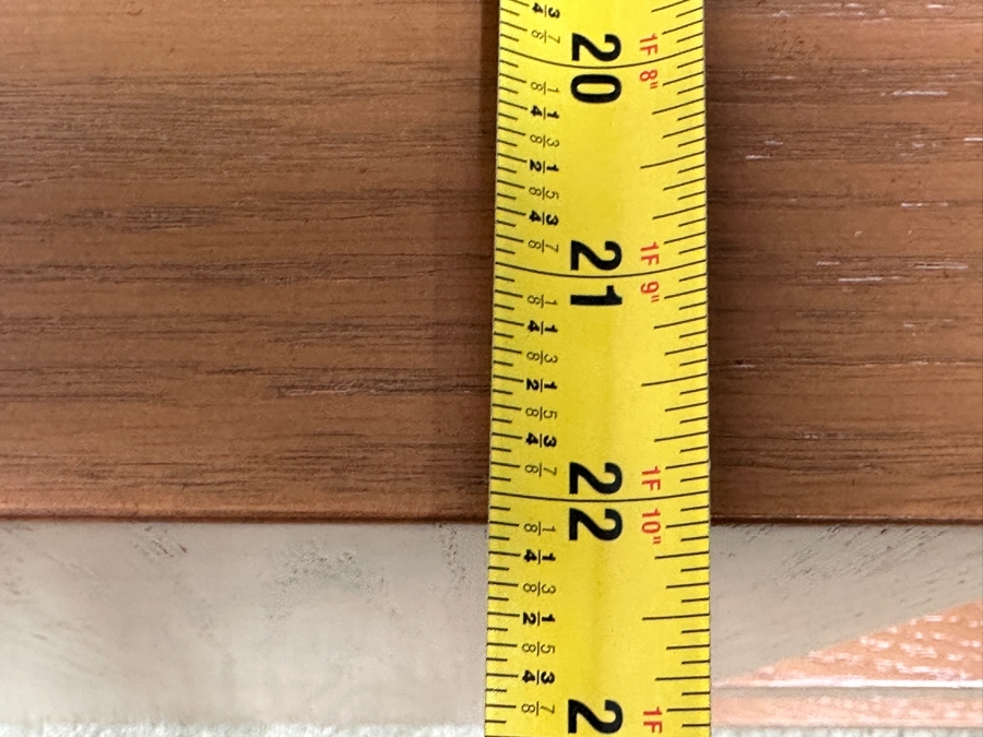 Kreiss Furniture 3-Tier Side Table 30W X 22D X 25H [Photo 7]