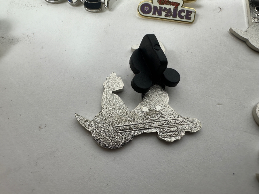 Collection Of (13) Vintage Disney Trading Pins [Photo 18]