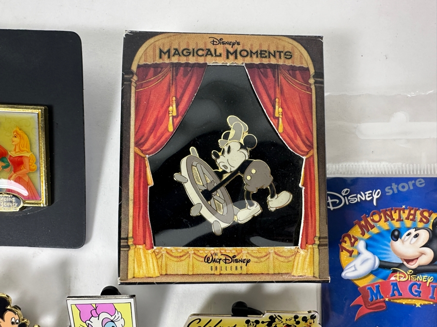 Collection Of (13) Vintage Disney Trading Pins [Photo 8]