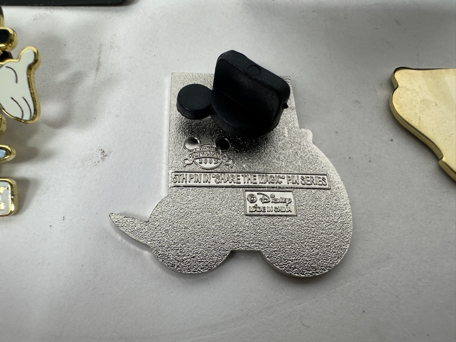 Collection Of (13) Vintage Disney Trading Pins [Photo 17]