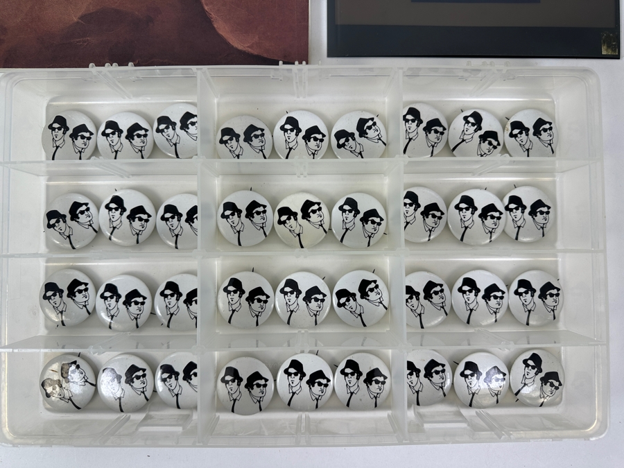 (1) Vintage 1980 Blues Brothers: Private Movie Softcover First Edition Book By Judith Jacklin & Tino Insana - Backstory Of Jolie Jake Blues And His Brother Elwood, Negative Of Blues Brothers T-Shirt And (36) Vintage Blues Brothers Buttons [Photo 2]