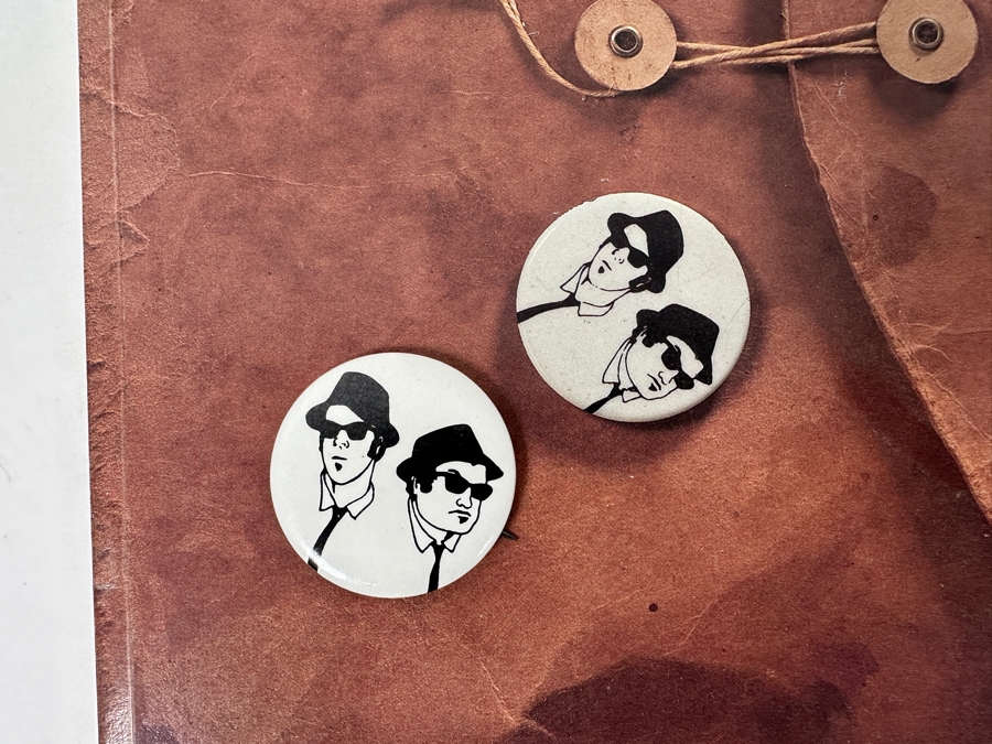 (1) Vintage 1980 Blues Brothers: Private Movie Softcover First Edition Book By Judith Jacklin & Tino Insana - Backstory Of Jolie Jake Blues And His Brother Elwood, Negative Of Blues Brothers T-Shirt And (36) Vintage Blues Brothers Buttons [Photo 6]